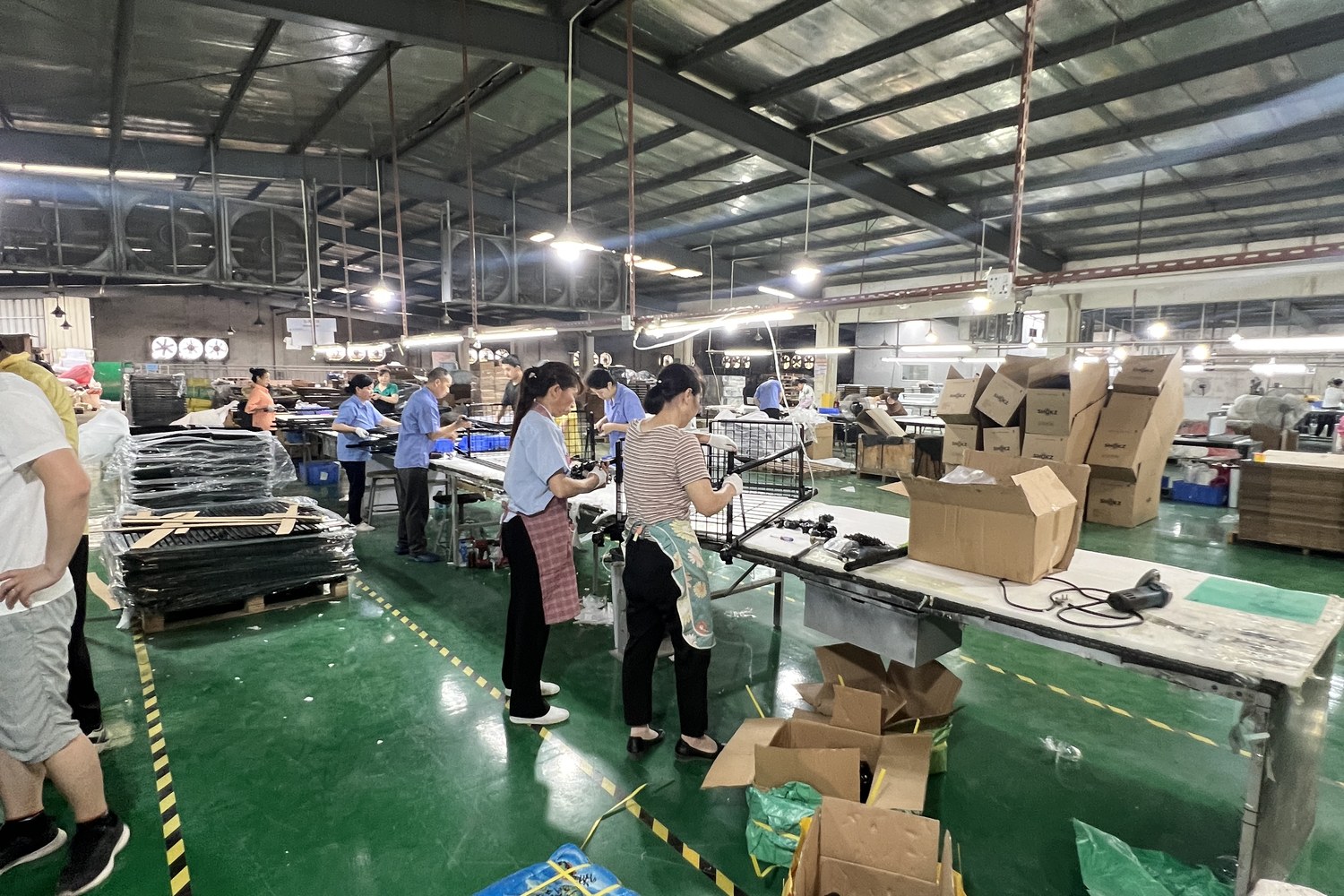 Assembly and fulfilment line packing finished display components